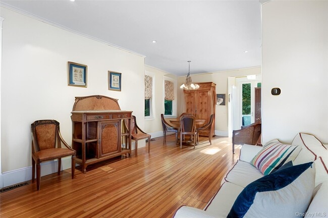 Building Photo - 5 Gerlach Pl