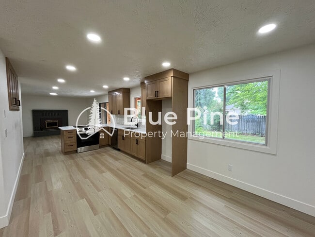 Building Photo - 3095 Disney Dr