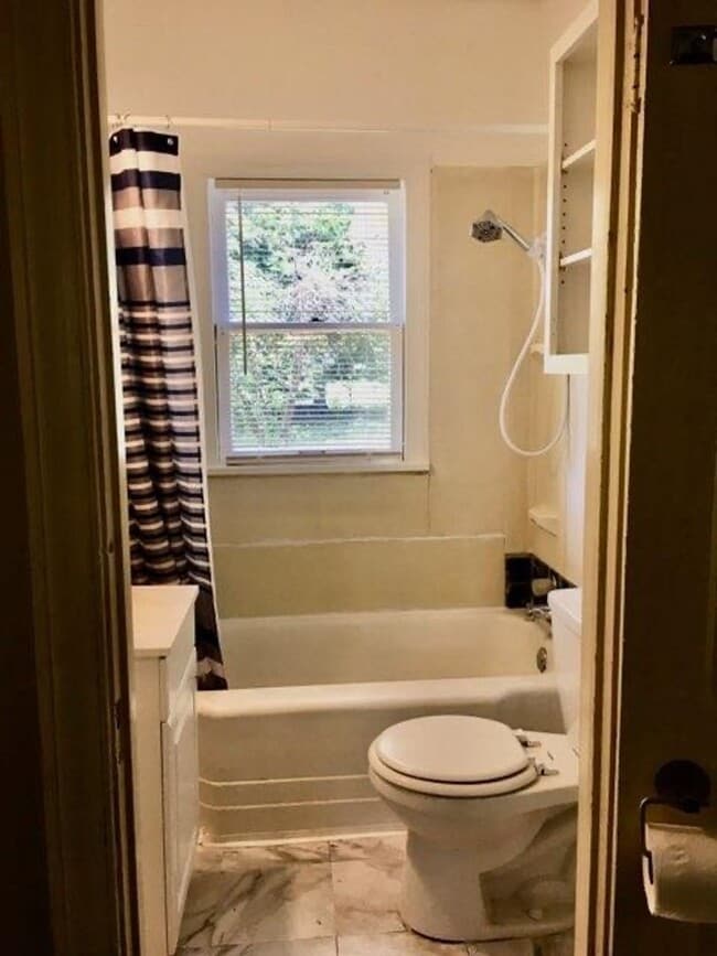 Building Photo - Charming 2 Bd Farmhouse on 1.12 Acres With...