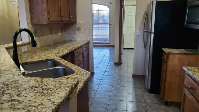 Building Photo - 4208 Stonewall Ct