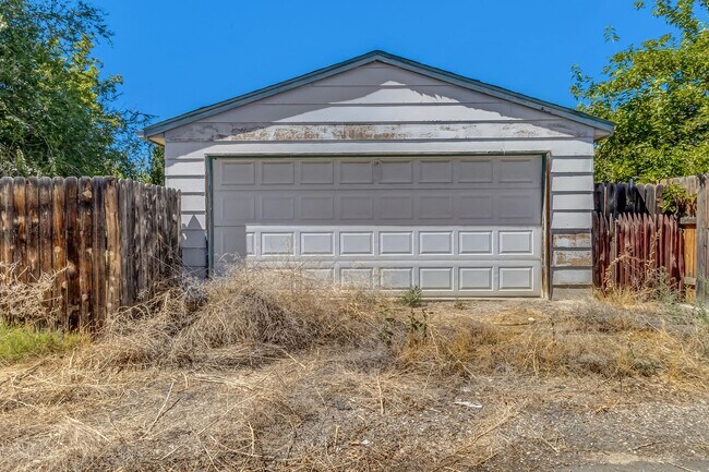 Building Photo - 1350 N 17th St