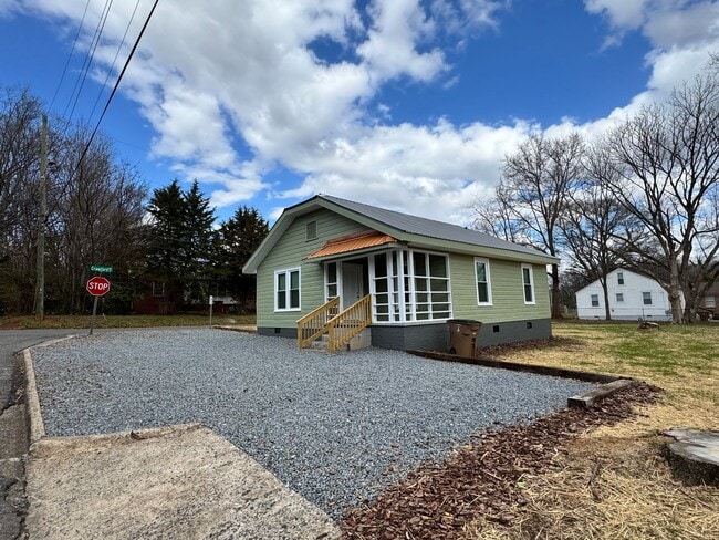 Primary Photo - 2/1 House currently being remodeled. Shoul...