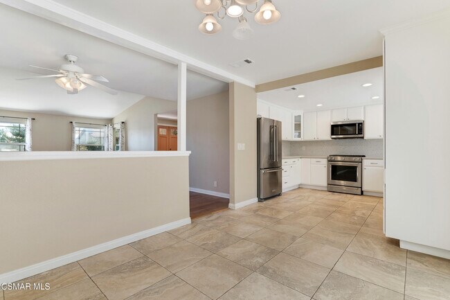 Building Photo - 47 Dorrit Ct