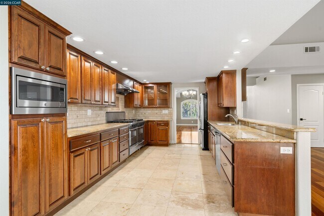 Building Photo - 313 Deepcreek Ct