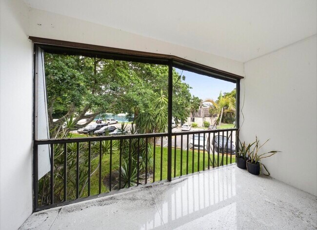 Building Photo - 3125 Oakland Shores Dr
