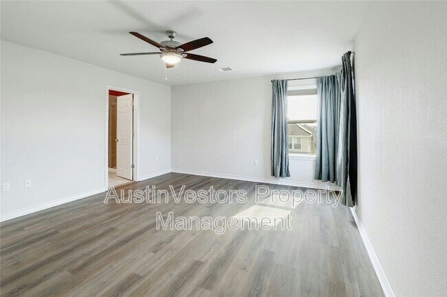Building Photo - 15801 Crissom Ln