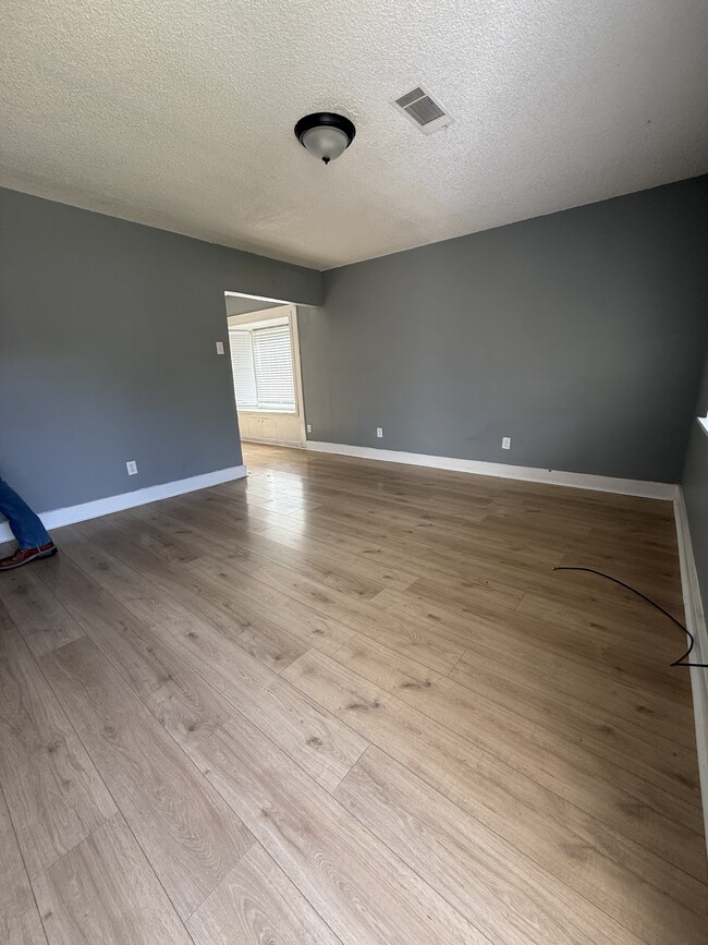 Building Photo - 133 Center St