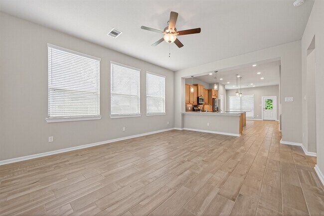 Building Photo - 516 Shine Ct