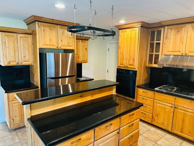 Building Photo - Vintage Remodel
