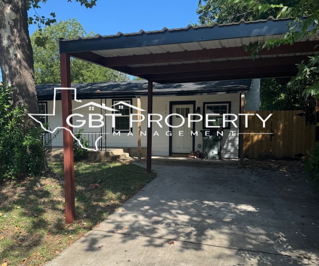 Primary Photo - Beautifully Renovated 3 Bed, 2 Bath Home f...