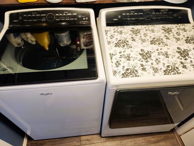 Building Photo - 19420 Valley View Dr