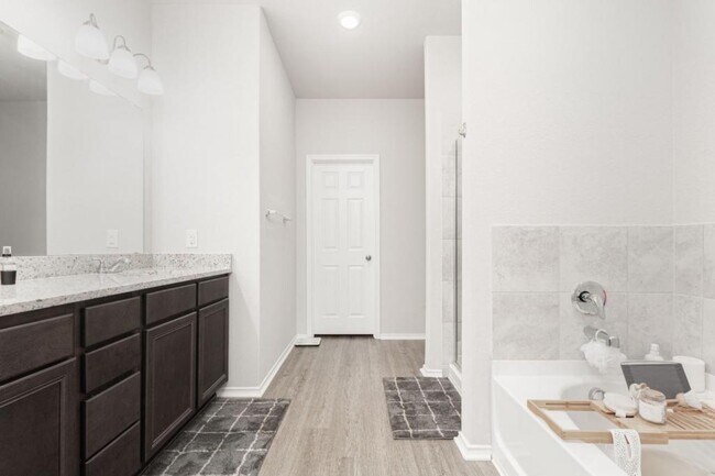 Building Photo - 556 Long Leaf Dr