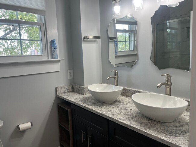 Building Photo - Gorgeous Brand New 3/2 Move In Ready Now!