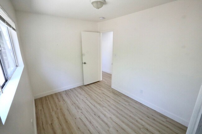 Building Photo - LB2527