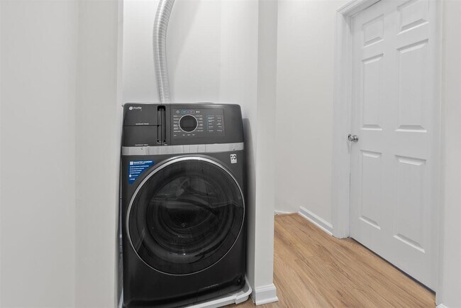 Building Photo - 407 Park Ave