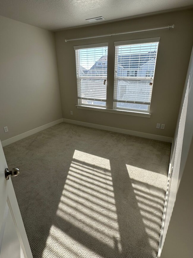 Building Photo - Beautiful Lehi townhome for rent!