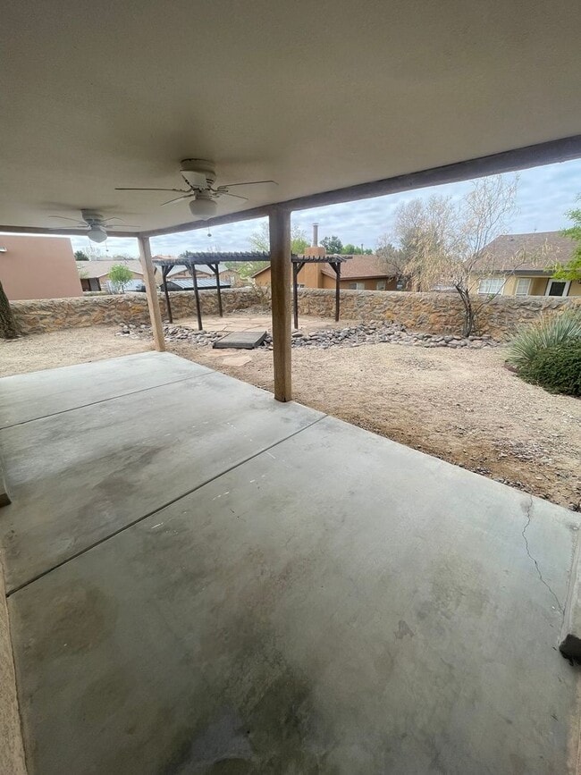 Building Photo - Charming 3 bedroom/2 bathroom Home located in Las Colinas
