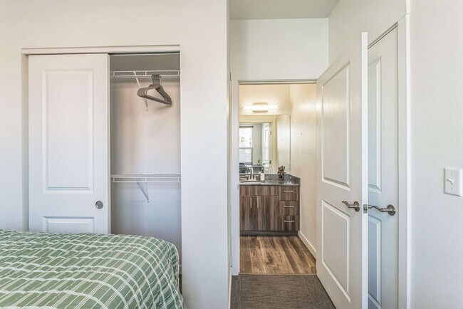 Building Photo - 305 E Front St