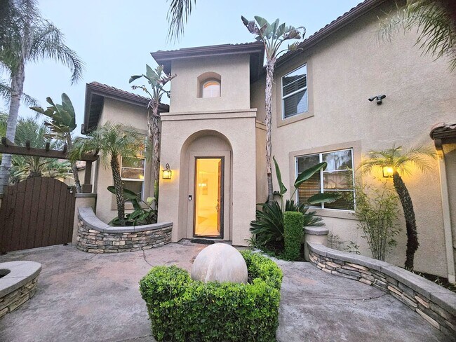 Building Photo - Solar/Pool/Spa/Water fall BBQ outdoor Pizz...