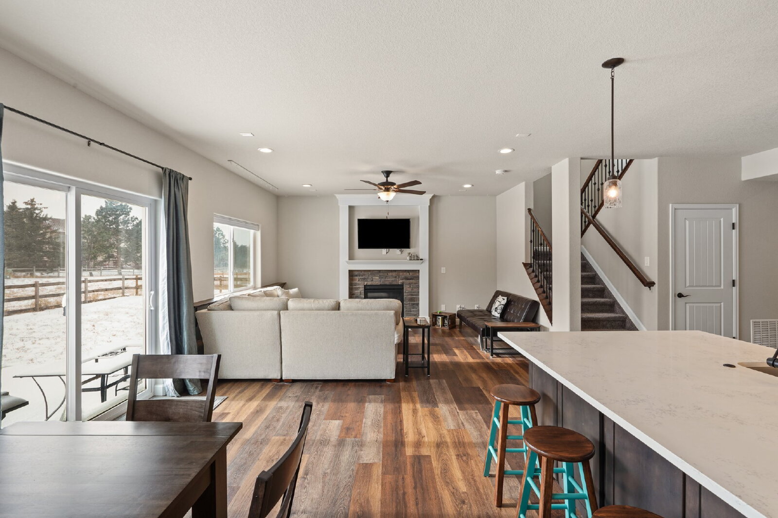 Building Photo - Modern Comfort Meets Mountain Beauty – 4-B...