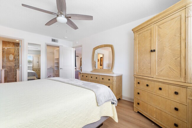 Building Photo - 5555 Gulf Blvd