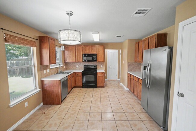 Building Photo - Spacious Cibolo Home Near Steele High School - Realtor Commission: $500