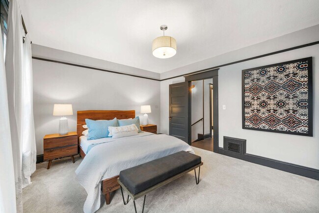 Building Photo - 3820 SE Belmont St