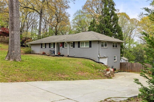 Building Photo - 2341 Elmwood Cir SE