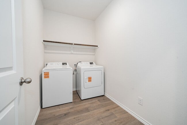 Building Photo - 2110 Thornton Dr