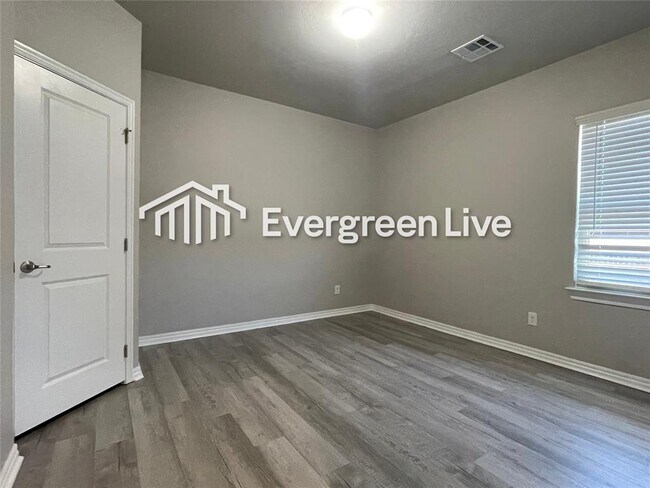 Building Photo - 3605 Molly Dr