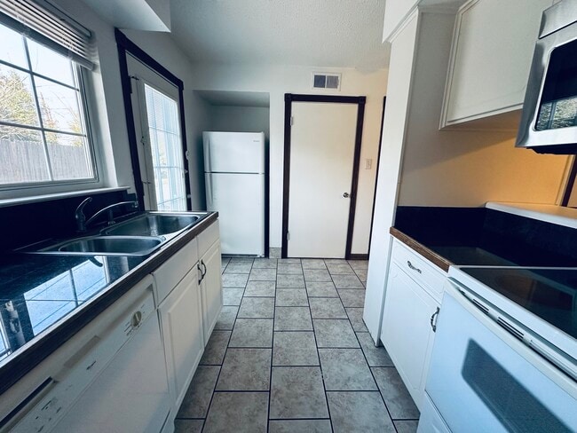 #3 Kitchen - WestWall Apartments
