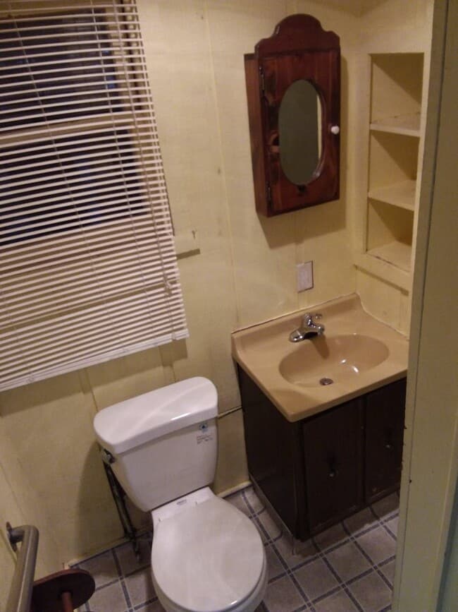 Building Photo - 121-123 Poole St