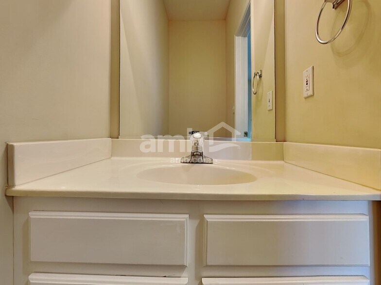 Building Photo - 509 Crystal Hill Ct