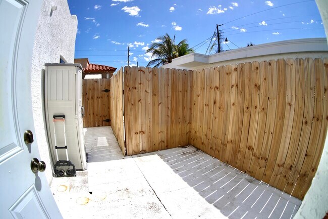 Building Photo - 620 Winters St