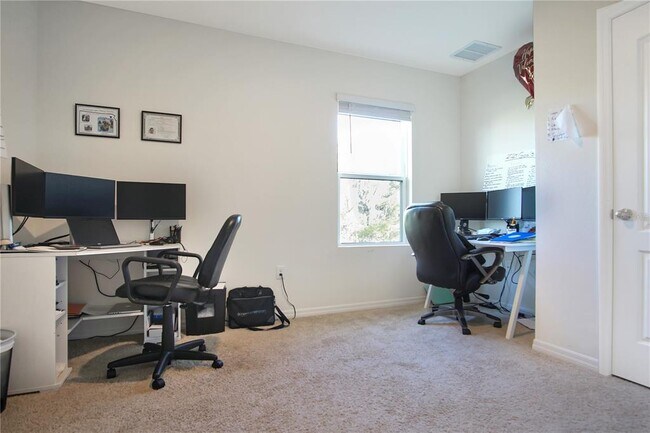 Building Photo - 1739 Post Oak Dr