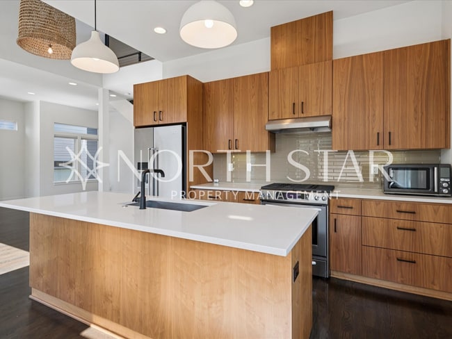 Building Photo - Contemporary Stunner in North East Portland