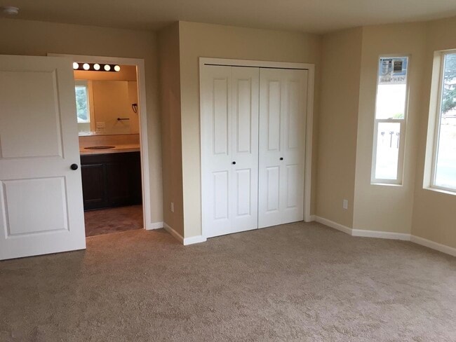 Building Photo - 197 Cloverdale Rd