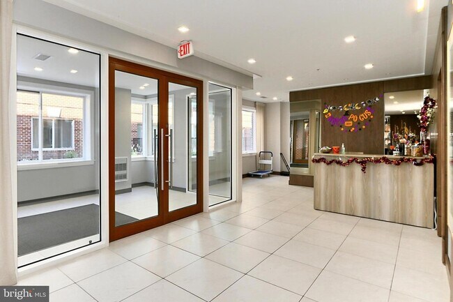 Building Photo - 635 Slaters Ln