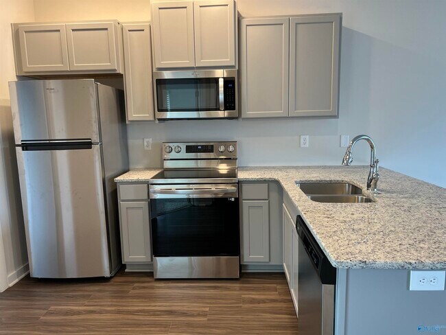 Building Photo - 407 Falls Pointe