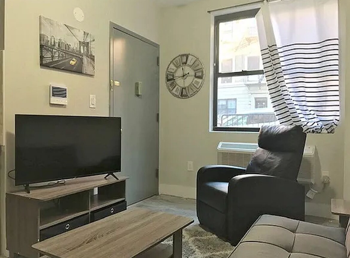 Building Photo - 556 W 161st St