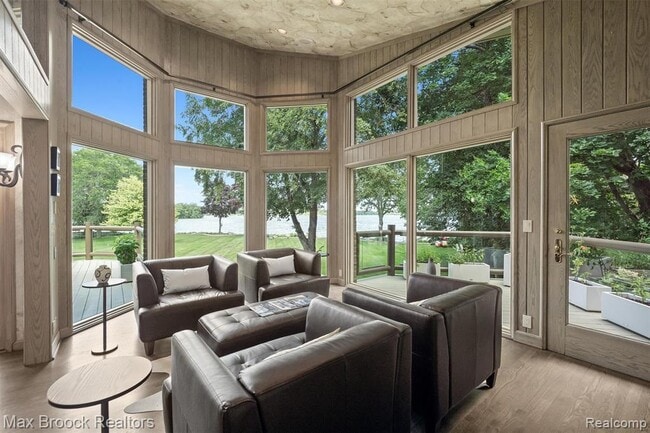 Building Photo - 3333 W Shore Dr