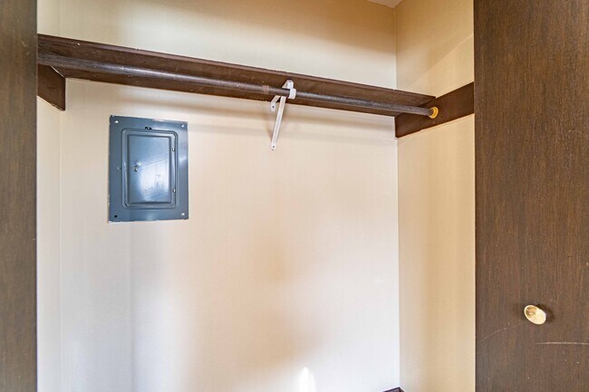 Building Photo - 1515 Golfview