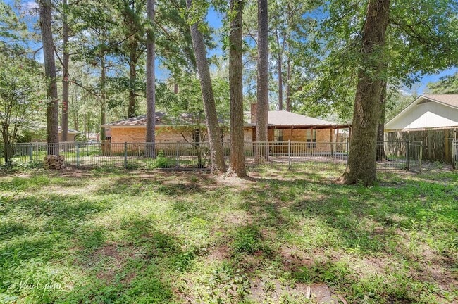 Building Photo - 108 Deerwood Ln