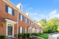 Building Photo - 3-Bedroom Charming Townhome