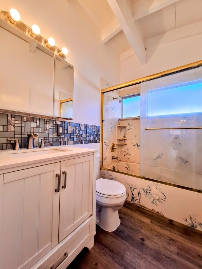 Building Photo - Refurbished 3bd Single Story House With Carport & Large Yards