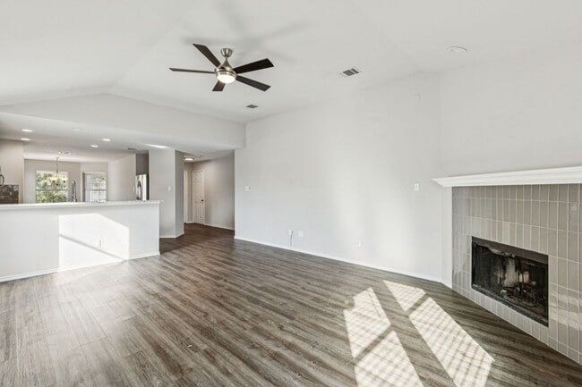 Building Photo - Rare 3BR Single-Family Home w/ 2-Car Garage, Fiber Internet & All Appliances – Near Little Elm Lake