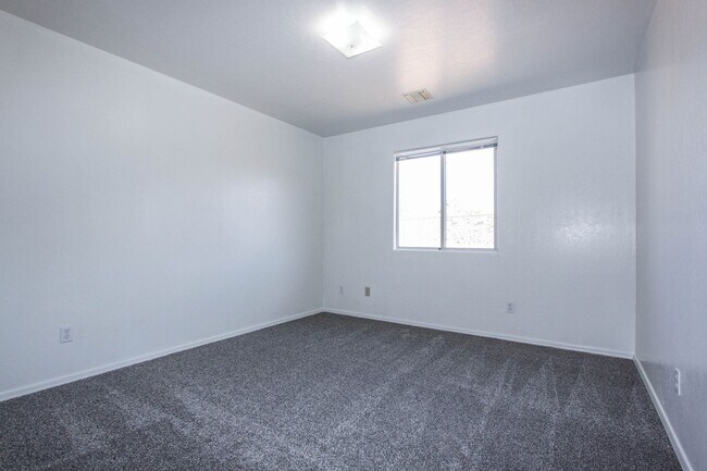 Building Photo - 7348 E Horseshoe Ln