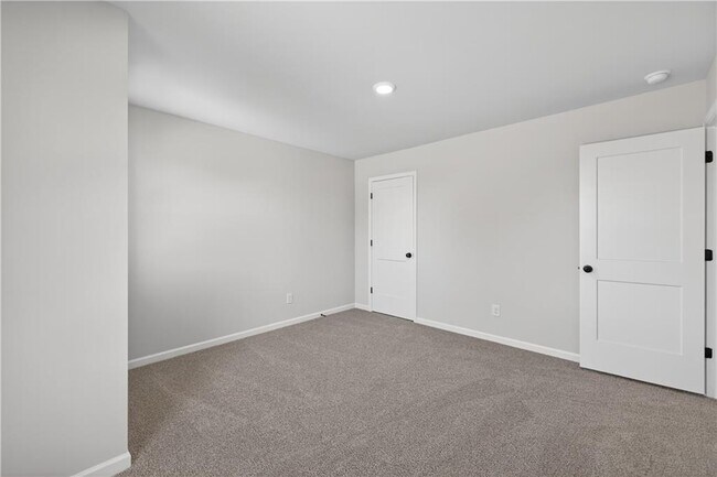 Building Photo - 548 Madison St