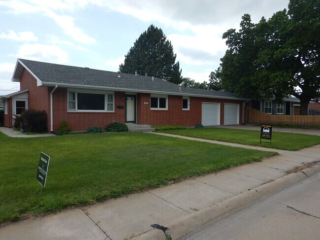 Building Photo - 2214 Anna Ave