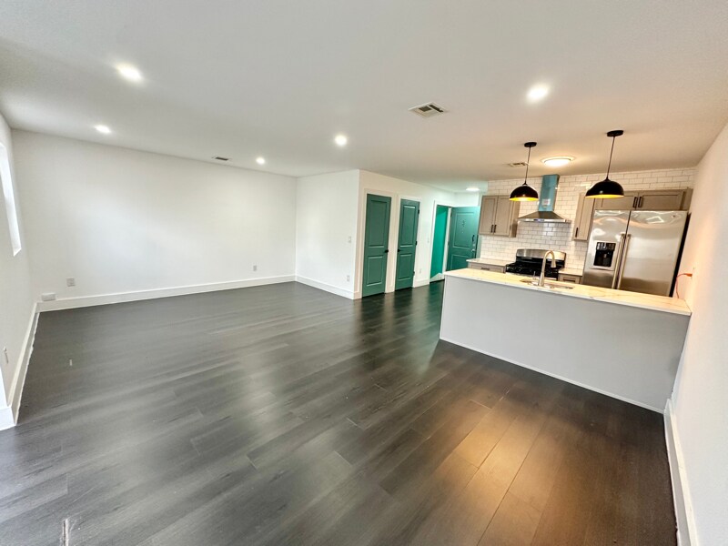 Building Photo - 101 4th Ave